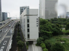 帰り道は空中の歩行者デッキ「ポートデッキ」
島嶼会館