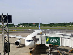 定刻に成田空港第1ターミナルへ到着しました。
朝なのでまだ空港も空いていて入国もスムースでした。
但し、外国人の入国者が多くいつも大行列していたせいか、日本人用の入国ブースが減り、外国人用のブースが増えていました。