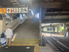 まずは四ツ谷駅で下ります