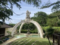 今日は、ウルワツ→サヌール→クタビーチで回る予定で、ビーチでは人生初のサーフィンをやってみます。

ここはウルワツ