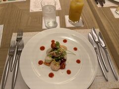 夕食は２階にあるレストラン・アンサンブルでいただきました。