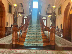 イオラニ宮殿鑑賞（要事前予約）