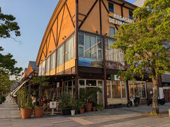 出島ワーフのAttic coffee and diningにやってきました。