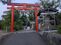 淵神社にロープウェイの駅があります。
循環バスはこの手前で降りました。