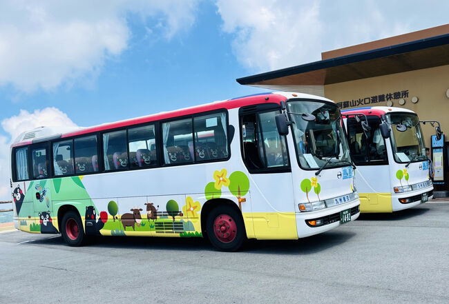 阿蘇山火口シャトル<br />座席の一つ一つにくまモンがついてますね<br />阿蘇山上ターミナルから火口バス停まで片道約5分<br />大人片道700円