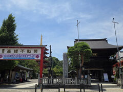 高幡不動尊 金剛寺は関東三不動で仁王門は室町時代に建立された国の重要文化財です、現在あじさいまつり開催中です