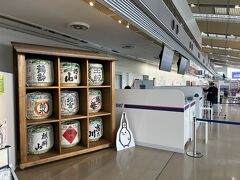 新潟は米どころ酒どころだと実感させる酒樽がお出迎え