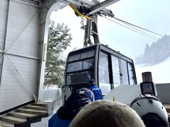 ここは雪山を観にスキーをしない外国人がいっぱいでした