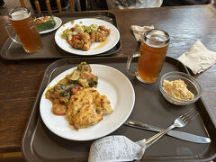 ホテル近くのセルフスタイルのレストラン、「アルス・セータ」ビールも何種類かあり、デザートも種類が豊富で安いです。欠点は、結構混んでいて、自分の番になった時に、落ち着いて料理が選べないことです。先に後ろから覗き込んででも、料理の種類の確認をしておけばよかったと思いました。
波があって、空いているときもあるんです。