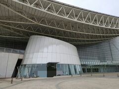 ぐるっと歩き回り幕張メッセへ
前にイベントできたときはちゃんと見ることがもなかったのですが今回は平日の夕方、イベントも何もやっていなかったのでゆっくり眺めました笑
