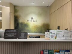 　今回は係の方いました。
　なお、プライオリティパス利用で5時間滞在することができます。
　