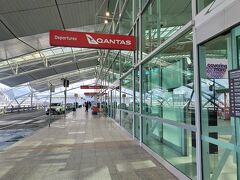 ターミナル3はカンタス航空国内線の専用ターミナルなんですと。