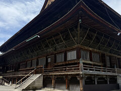 上信越道で長野まで。
まずは善光寺です。
裏の駐車場に停めたので、本堂は裏から。相変わらず立派です。