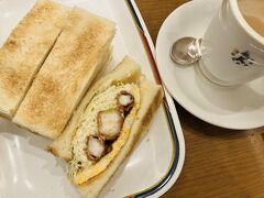 コンパル！
エビフライサンド！！
名古屋駅に着いたらこれですよ！