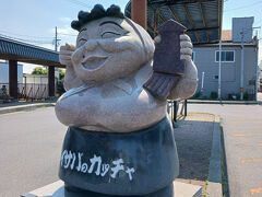 陸奥湊駅。イサバのカッチャに御挨拶して。