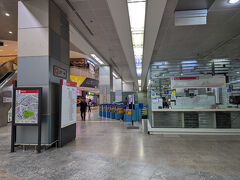 早朝のKLCC駅は人もまばら