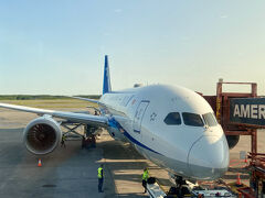 ストックホルム・アーランダ空港に無事到着！
快晴の空が気持ちいい。
定刻の7時15分よりも1時間ほど早く到着しました。