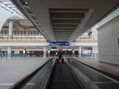 マカオに行くのは夕方なので、まずは香港の中心部へ。機場快線(エアポートエキスプレス)の機場駅に向かいます。