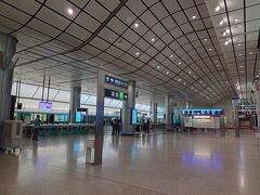 空港から市内中心部、中環まで全長35.3kmの距離をわずか24分の速さ。運賃が高くなければ最高なんですけど。