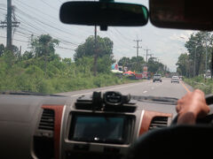 サメット島から対岸のバーンペイに戻る。港でパタヤ行きの乗り合いタクシーがあり、別に一人客がいて、２人なら一人350バーツでパタヤのホテルまで行ってくれることになった。行きのGrabには1000バーツ払ったのでこれはお得。一人利用でも700バーツで行くようなので、お得。