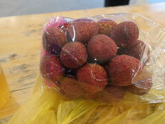 新鮮なライチを購入
みずみずしく赤色がきれい