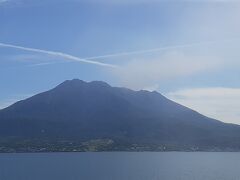おーーーー
桜島、目の前でみると迫力あるし、怖い！
ちょっと噴煙でてるー！
(次の日まさかの爆発的噴火がおこり、灰を少しかぶりました)