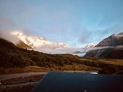 起きたての5時30分
けっこう日が昇ってるように見えますが
肉眼はもっと暗いっす