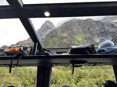 だんだん切り立ってきた
このためのガラスルーフなんだな