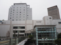 バスは山形駅へ到着。一旦ホテルへ荷物を預けに向います。