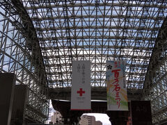 11:00前に金沢駅に到着。
あいにくの雨天と思っていたものが、だいぶ晴れ間が見えてきました。
まずは、荷物を預けるために宿泊先へ。