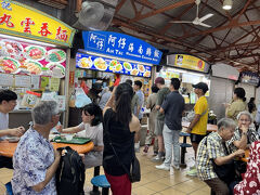 チキンライスを食べにホーカーズに
grubで移動しました。