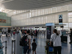 6:48 早朝のバスで羽田空港へ。