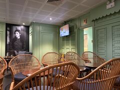 国内線出発まで3時間以上まだ時間あったけど
チェックインできるの地味に嬉しい！
ラウンジで朝ご飯食べよ^ ^
そしてもう日本人は見当たらない泣