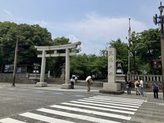 帰りは三嶋大社が近いと聞いて、友人たちと分かれて、1人参拝させて頂きました。
三島駅のコインロッカーは小400円均一のようで、大600円は空いてなかったです。
観光案内所の目の前のバス停から200円で三嶋大社まで楽ちんに来れました♪
