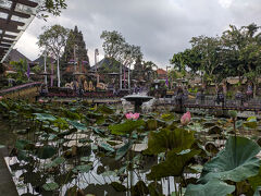 8:42 ホテルに隣接するカフェ・ロータスで