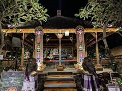 19:20 宿に戻り、カフェ・ロータスへ。