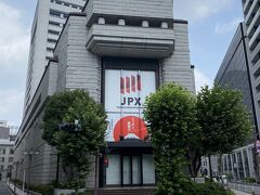 ホテルの近くの東京証券取引所に行ってみました。
