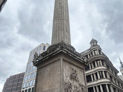 17:10 ロンドン大火記念塔（Monument to the Great Fire of London）に到着。　中に311段の階段があるとのことです。