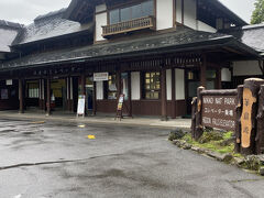 バスターミナルのコインロッカーにスーツケースを置いて、華厳の滝へ。バスターミナルから歩いてすぐでした。コインロッカーは600円だったんですが、100円を6枚入れるタイプのものでした。お気をつけください。