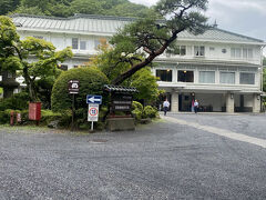 路線バスで日光まで戻ってきました。お土産を買うため、金谷ホテルへ。