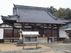 国分寺 本堂

参道正面に建つ1789年に再建された本堂です。
ご本尊は薬師瑠璃光如来です。
『おん ころころ せんだりまとうぎ そわか』×３