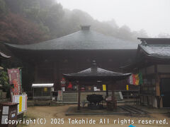 西山興隆寺 本堂

重要文化財に指定されている1375年建立の本堂です。
ご本尊は千手千眼観世音菩薩です。
『おん ばざら たらま きりく』×３


本堂：https://bunka.nii.ac.jp/heritages/detail/202309
本堂：https://kunishitei.bunka.go.jp/heritage/detail/102/3382
千手観音：https://ja.wikipedia.org/wiki/%E5%8D%83%E6%89%8B%E8%A6%B3%E9%9F%B3