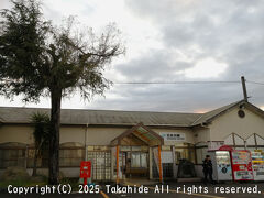 壬生川駅

到着は昨日と同じ時刻ですが、今日は雨が降っていないのでまだ明るいです。