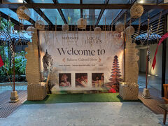 17:50 ウブドから渋滞の道を走り、クタに到着。