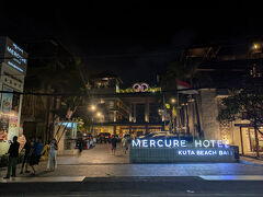 21:06 宿の入口に、