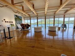 食後は「隠岐自然館」へ
西郷港に隣接した、観光案内所の2階です。