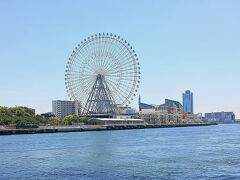 世界最大級の「天保山大観覧車」、地上高112.5mの高さから大阪の景色を楽しめます。