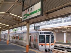 熱海駅からJR東海の「休日乗り放題きっぷ」を使って、浜松まで移動☆
浜松 行に乗ったので、乗り換えなく乗りっぱなし。
車内は適度に空いていたので、菓子やパン的なものを食べながら、のんびり移動。