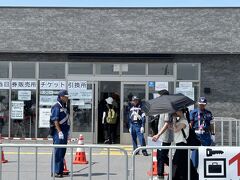 万博会場入り口（東ゲート）に、入場券販売所も有る。

四日市→難波→阿波座→夢州のルートで移動
