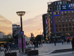 市庁舎前広場まで来ました